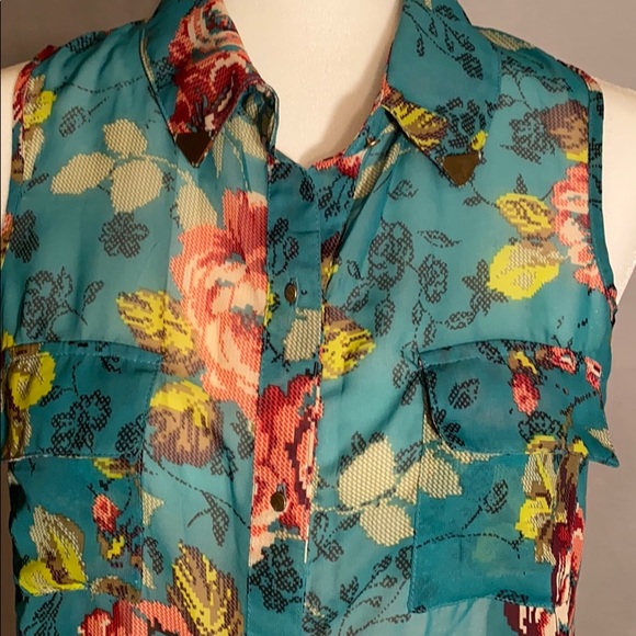 Self Esteem Tops - SELF ESTEEM floral sleeveless blouse - runs more like a size Small